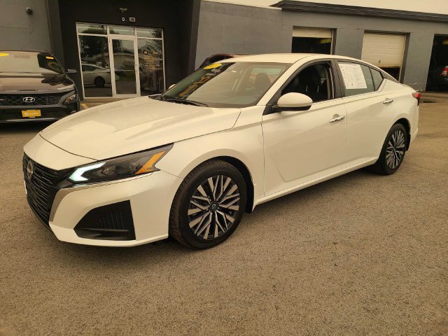 Used 2023 Nissan Altima 2.5 SV FWD image 2