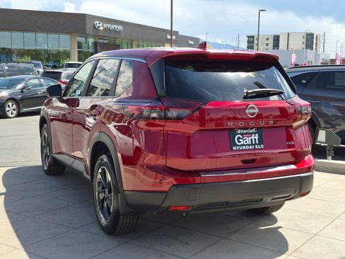 Used 2026 Nissan Rogue SV AWD/4WD image 7