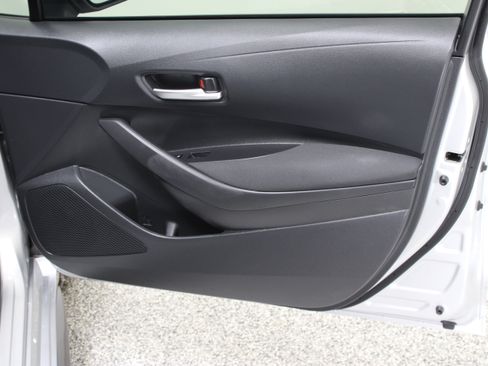 Used 2026 Toyota Corolla SE w/ SE Premium Package FWD image 32