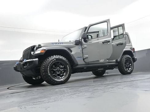 Used 2023 Jeep Wrangler Unlimited w/ Sun & Screen Package AWD/4WD image 43