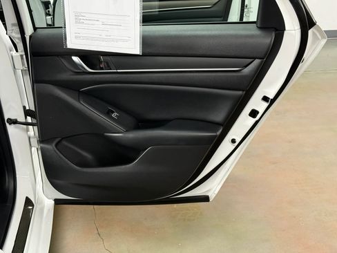 Used 2018 Honda Accord LX image 17