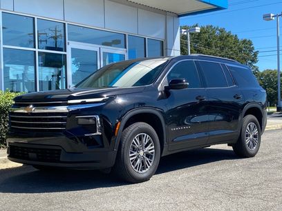 Used 2025 Chevrolet Traverse LT w/ Driver Confidence Package