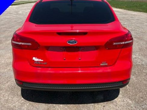 Used 2017 Ford Focus SE FWD image 5