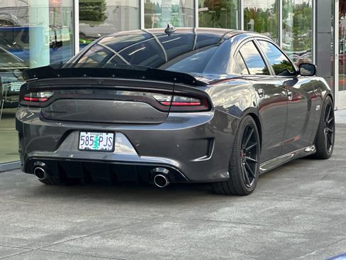 Used 2017 Dodge Charger R/T Scat Pack RWD image 3