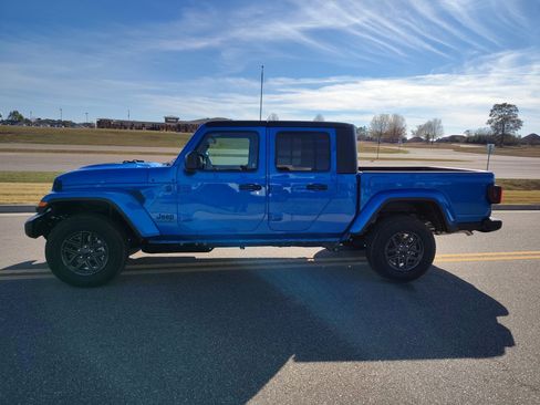 New 2026 Jeep Gladiator Sport image 5
