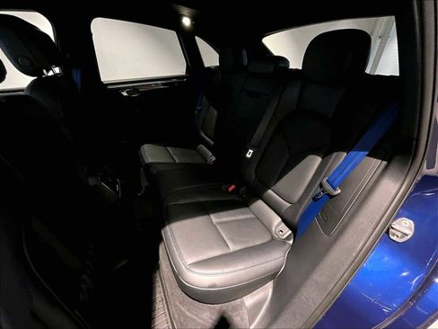 Used 2025 Porsche Macan image 31