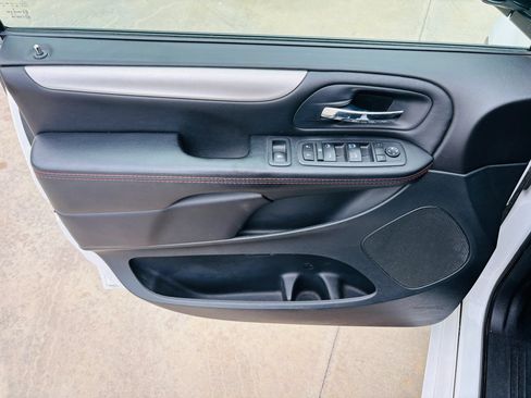 Used 2019 Dodge Grand Caravan GT FWD image 20