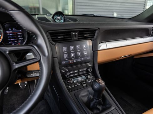 Used 2019 Porsche 911 Speedster RWD image 47