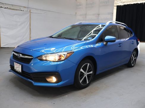 Used 2020 Subaru Impreza 2.0i Premium w/ Popular Package #2 AWD/4WD image 3