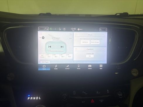 Used 2024 Chrysler Pacifica Touring-L image 35