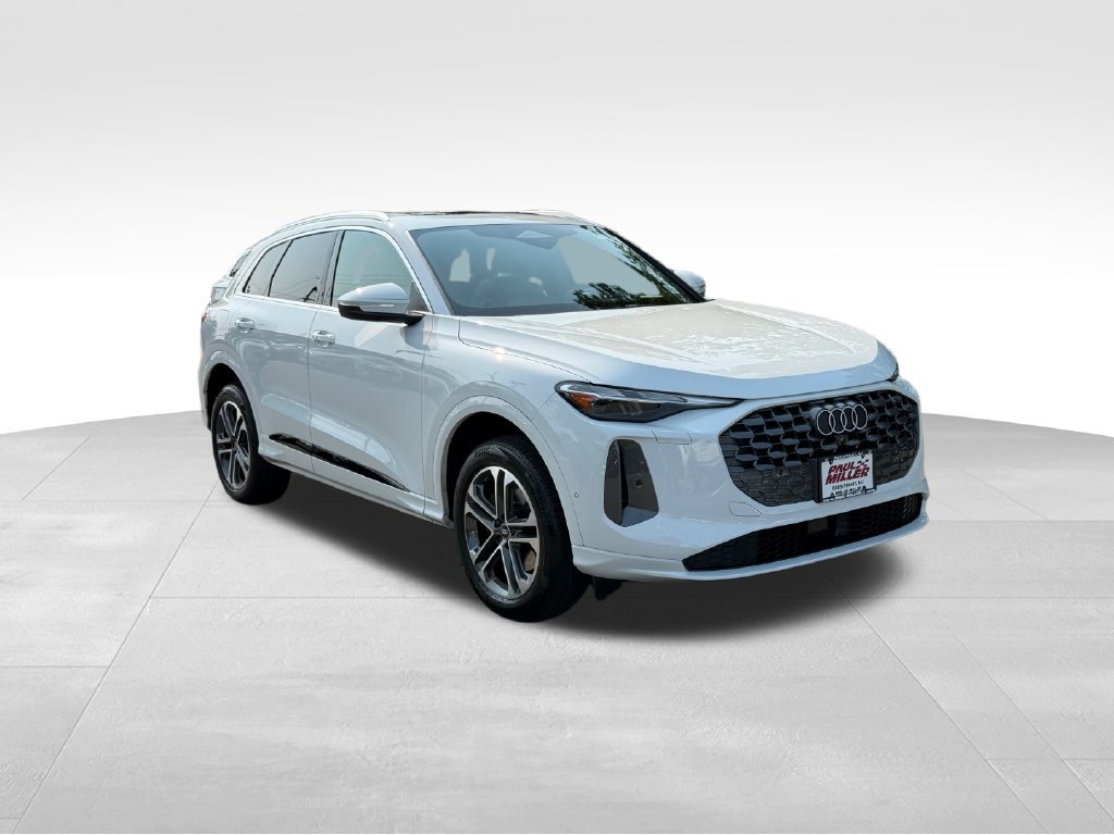 Certified 2025 Audi Q5 Premium w/ Convenience Package AWD/4WD image 3