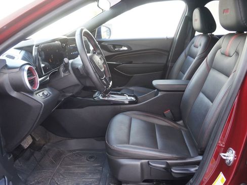 Used 2024 Chevrolet Trax RS w/ Sunroof Package FWD image 28