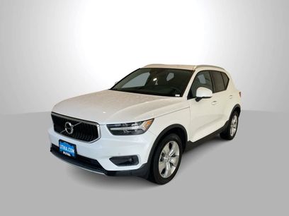 Used 2022 Volvo XC40 T5 Momentum
