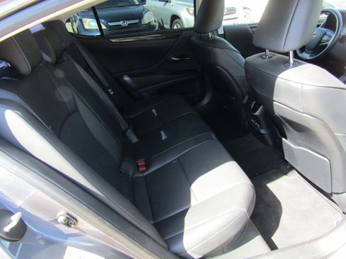 Used 2019 Lexus ES 300h image 34