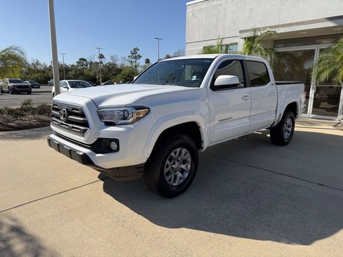 Used 2017 Toyota Tacoma SR5 image 8