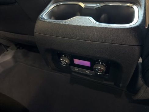 Used 2024 Chevrolet Traverse Z71 image 39