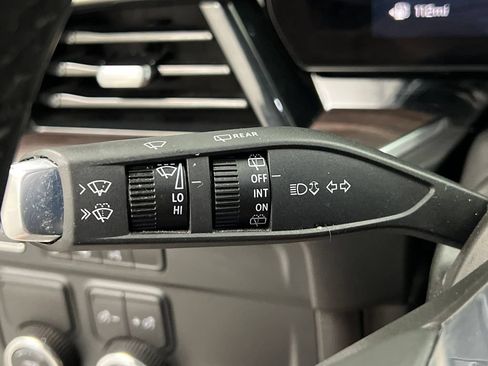 Used 2025 Chevrolet Suburban LT RWD image 57