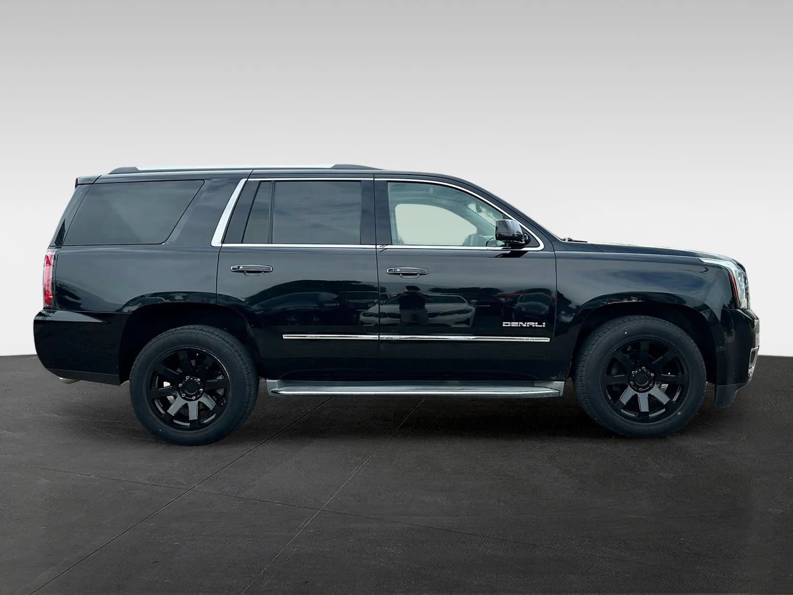 Used 2015 GMC Yukon Denali w/ Touring Package AWD/4WD image 8