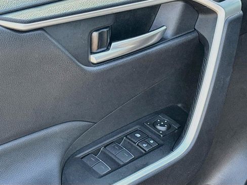 Used 2025 Toyota RAV4 XLE AWD/4WD image 19