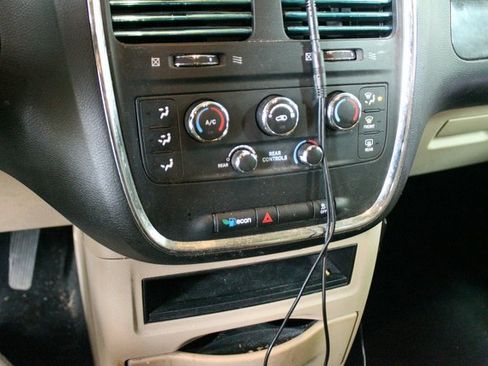 Used 2015 Dodge Grand Caravan SE w/ Quick Order Package 29E SE image 13