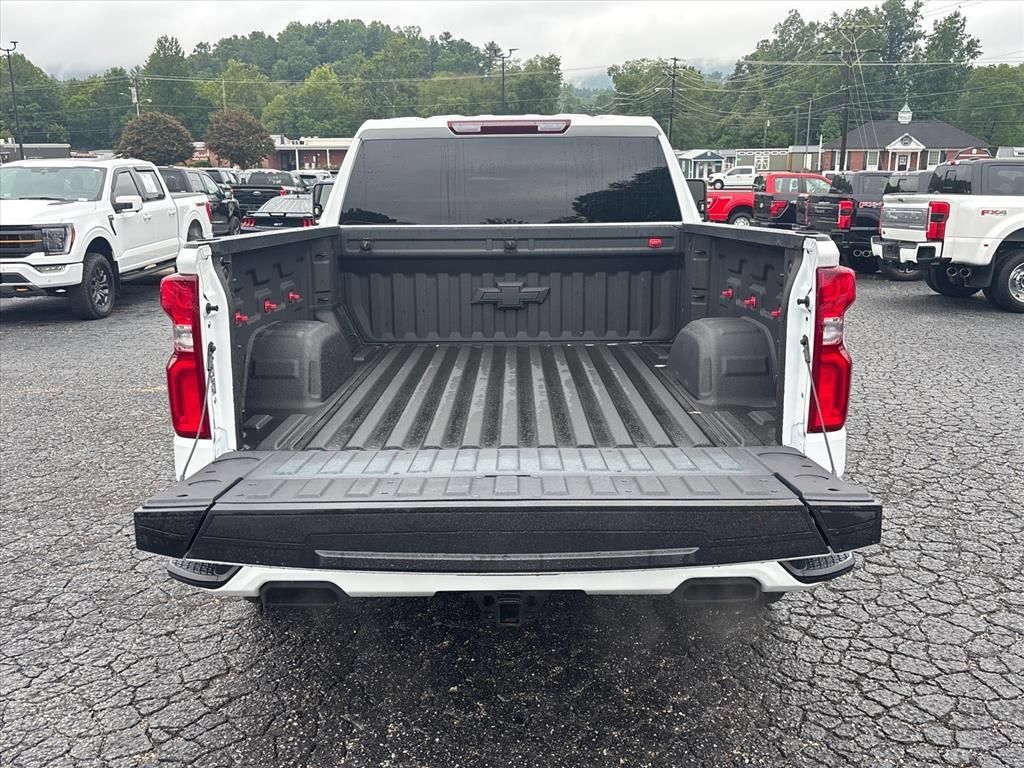 Used 2024 Chevrolet Silverado 1500 RST w/ Redline Edition AWD/4WD image 7