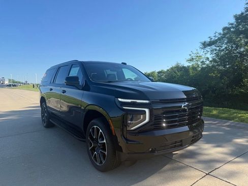 New 2026 Chevrolet Suburban RST w/ Comfort Package AWD/4WD image 1