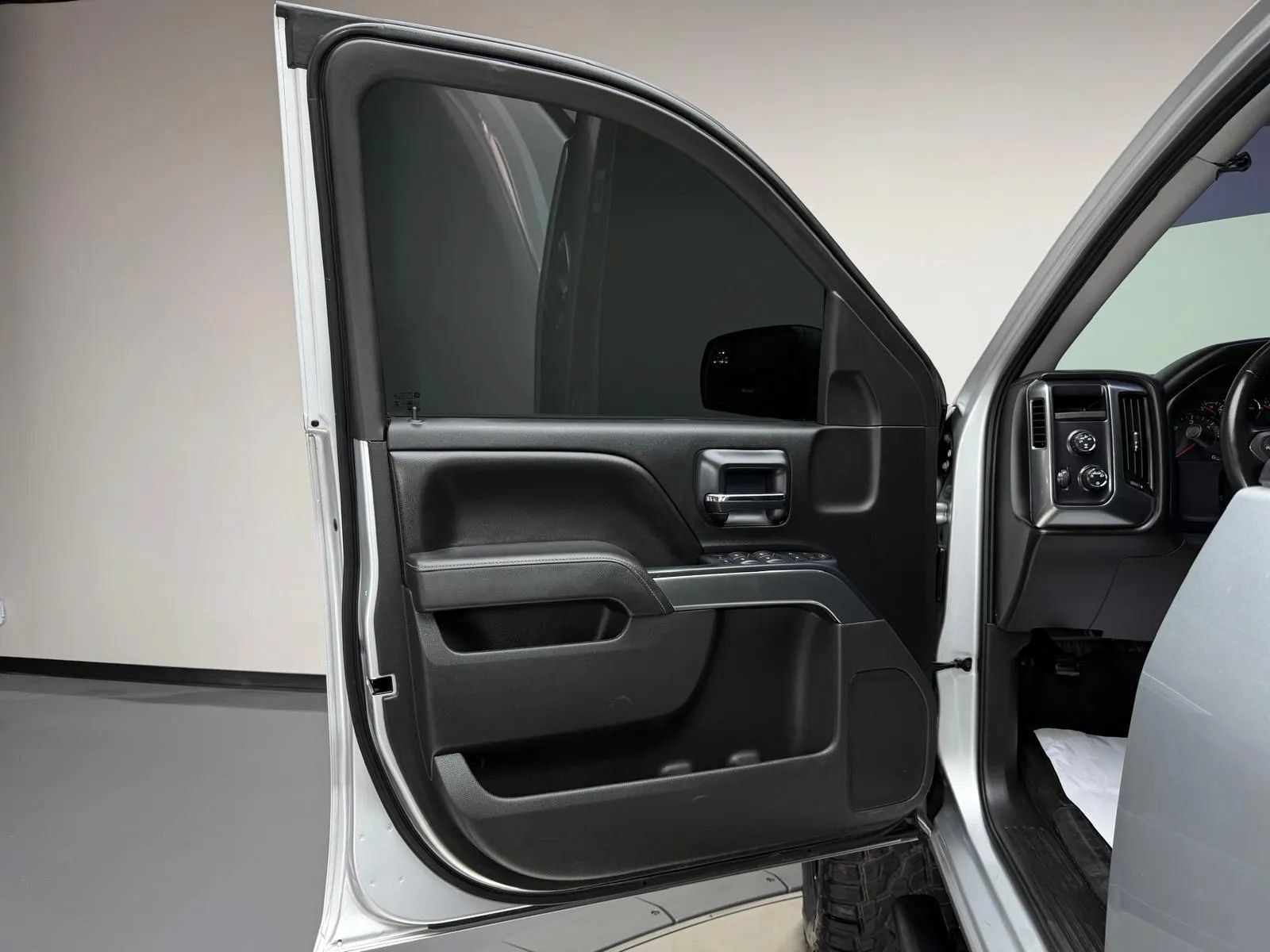 Used 2014 Chevrolet Silverado 1500 LT AWD/4WD image 22