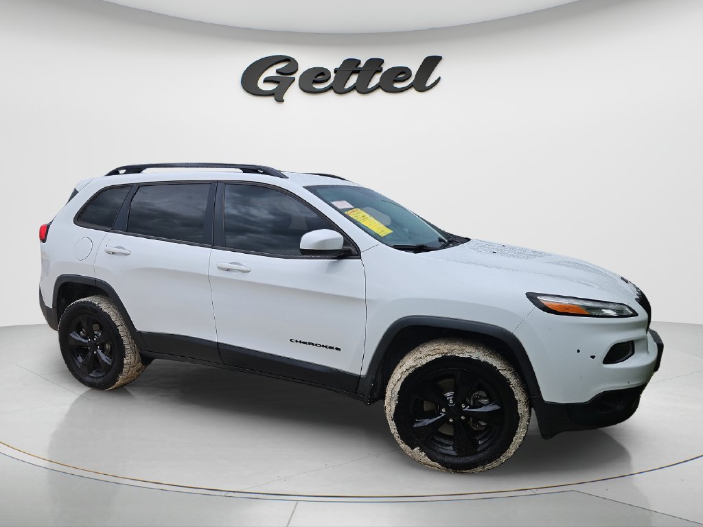 Used 2016 Jeep Cherokee Latitude w/ Cold Weather Group AWD/4WD image 4