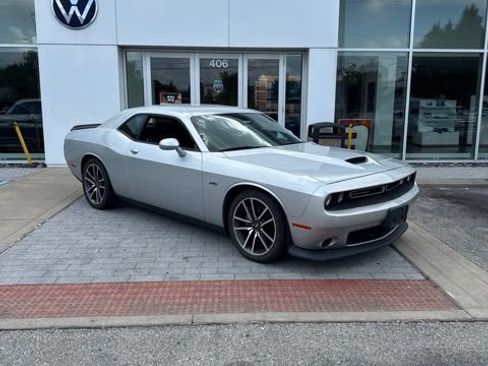 Used 2023 Dodge Challenger R/T RWD image 1