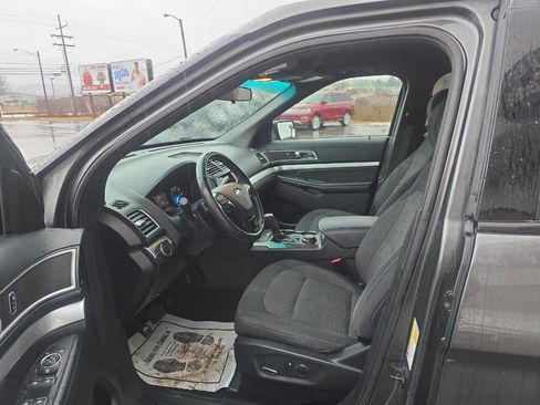 Used 2016 Ford Explorer XLT image 11