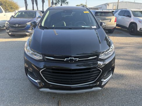 Used 2018 Chevrolet Trax Premier w/ Midnight Edition image 2