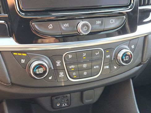Used 2023 Chevrolet Traverse High Country image 32