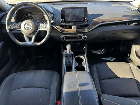Used 2023 Nissan Altima 2.5 SV image 9