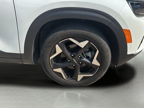Used 2024 Kia Seltos EX FWD image 9