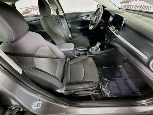 Used 2023 Kia Forte LXS image 28
