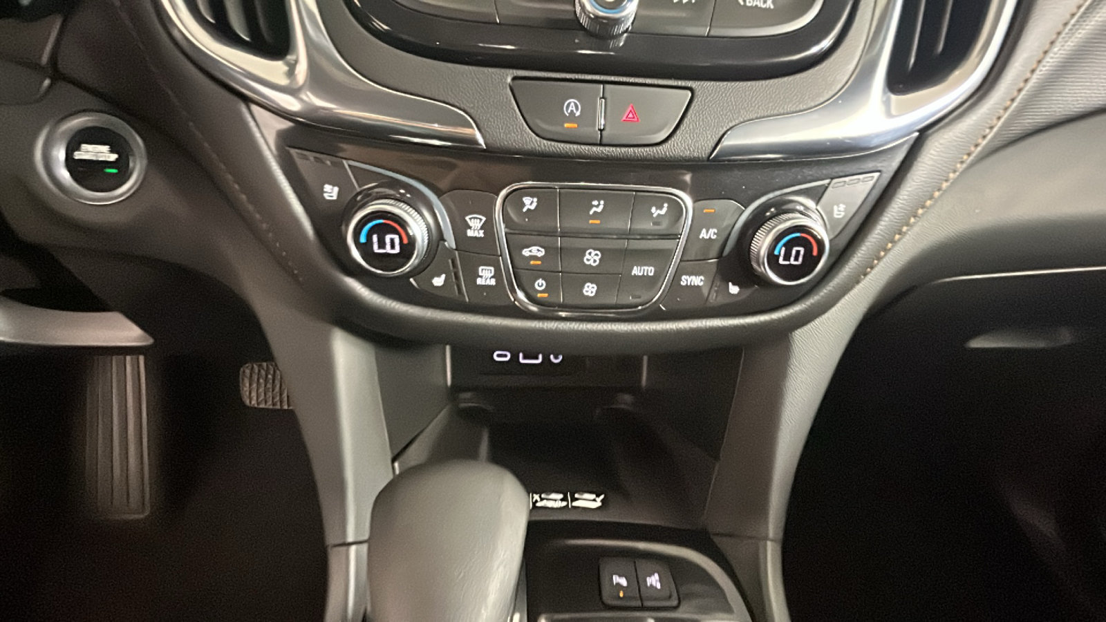 Used 2022 Chevrolet Equinox Premier AWD/4WD image 27