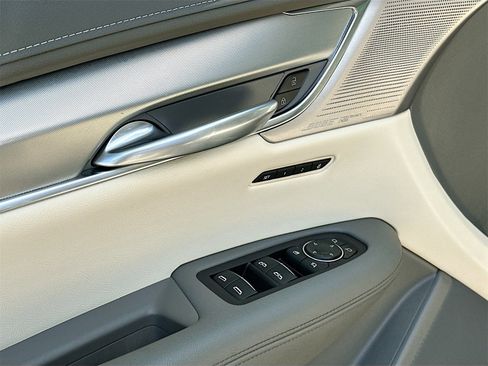 Used 2020 Cadillac XT5 Premium Luxury image 18