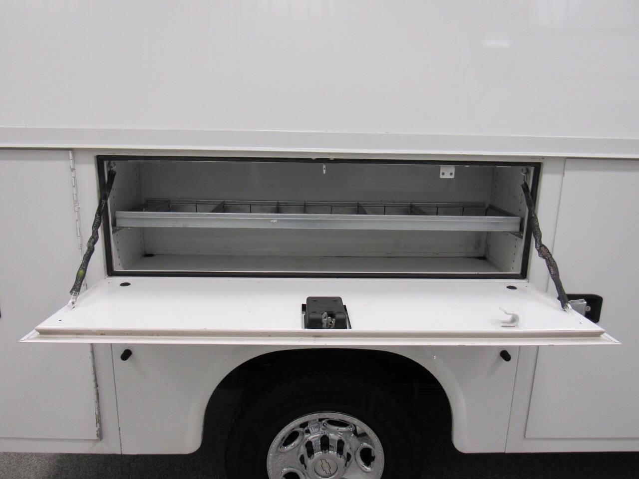 Used 2018 Chevrolet Express 3500 w/ Power Convenience Package RWD image 30
