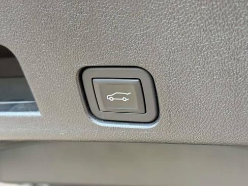 Used 2026 Chevrolet Traverse LT AWD/4WD image 10