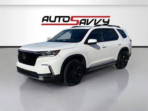 Used 2024 Honda Pilot Touring image 3