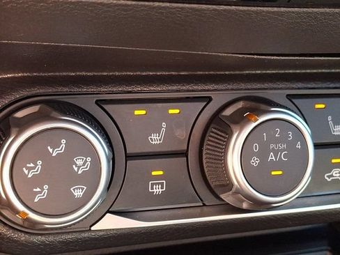 Used 2025 Nissan Kicks SV w/ SV Premium Package AWD/4WD image 30