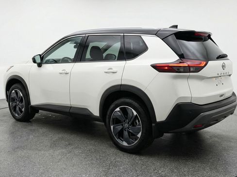 Used 2025 Nissan Rogue SV image 6