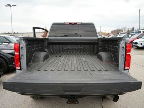 Used 2024 Chevrolet Silverado 2500 ZR2 w/ Technology Package image 7