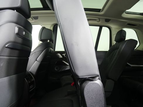 Certified 2025 BMW X7 xDrive40i w/ Premium Package image 13