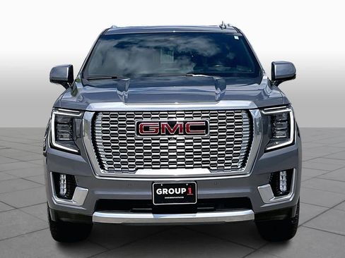 Used 2021 GMC Yukon XL Denali w/ Denali Premium Package image 4