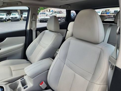 Used 2022 Nissan Rogue Sport SL w/ Premium Package FWD image 11