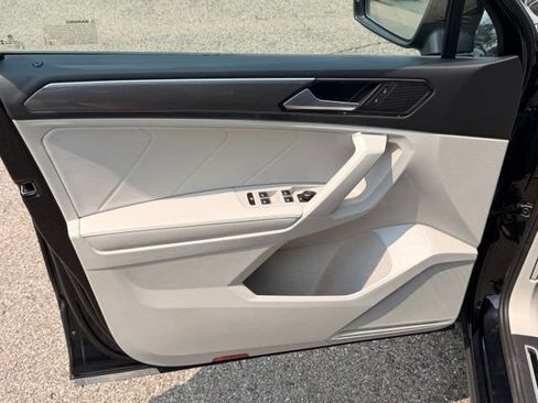 Certified 2023 Volkswagen Tiguan SE R-Line FWD image 9