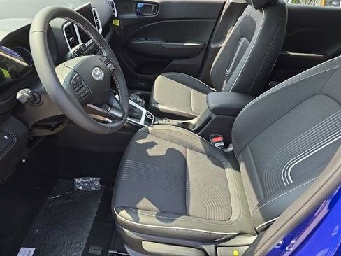 Used 2025 Hyundai Venue Limited FWD image 10