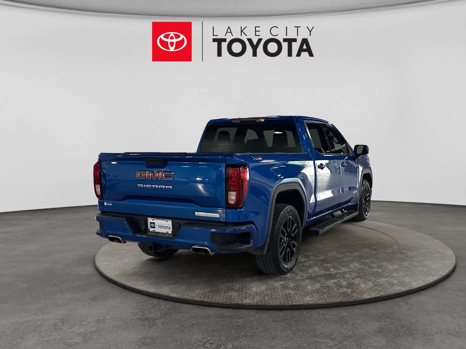 Used 2023 GMC Sierra 1500 Elevation w/ X31 Off-Road Package AWD/4WD image 9