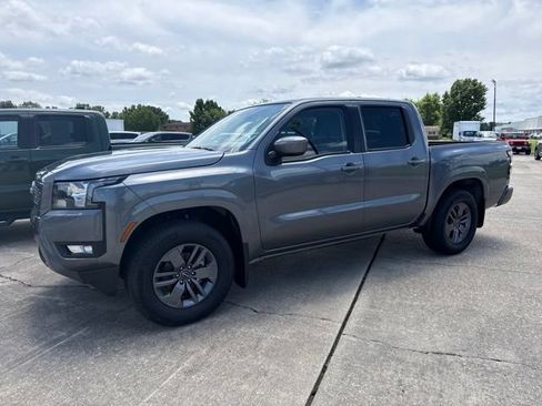 Used 2025 Nissan Frontier SV w/ SV Convenience Package RWD image 2
